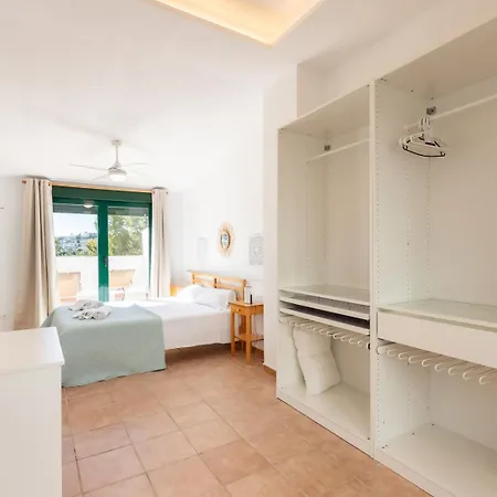Апартаменты Adosado Con Piscina 6 *